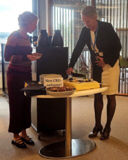 Vi feiret oppstarten til vår nye CEO i ABL Group med kake og smil på kontoret i Oslo🍰 
Hege kjenner selskapet godt etter flere år i styret, og vi gleder oss til reisen videre med henne ved roret. 
#ABLGroup #NyCEO #Lederskap