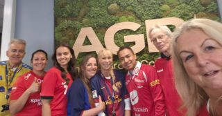 #fotballtrøyefredag / Football Shirt Friday ⚽️👕

Husk å gjøre ditt bidrag til støtte for en utrolig viktig jobb av Barnekreftforeningen 🎗️